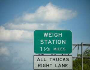 a sign advising truck drivers that there is a weigh station 1.5 miles away